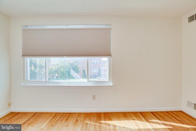 Building Photo - 5513 Chillum Pl NE