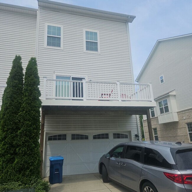 Building Photo - MOVE-IN SPECIAL! Beautiful 4-Bed, 3.5-Bath...
