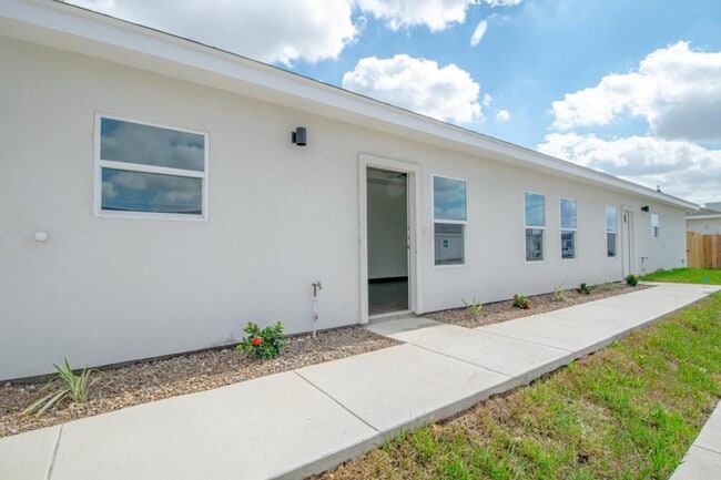 Building Photo - 3012 West Dr
