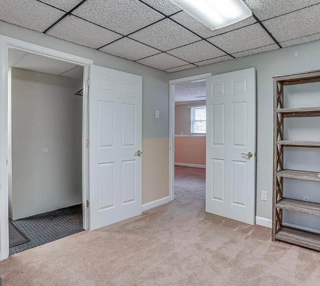 Building Photo - 2126 Briarwood Dr