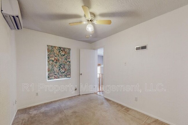 Building Photo - 1321 Lobo Pl NE