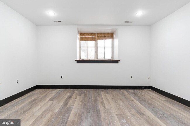 Building Photo - 1520 Green St