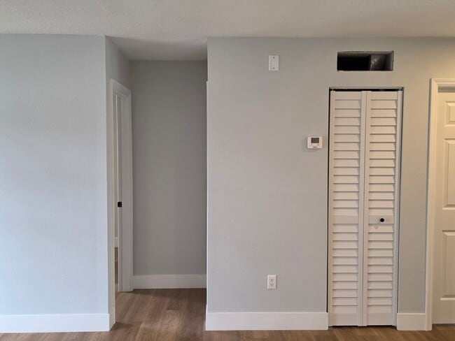 Building Photo - FOR RENT!! RECENTLY RENOVATED 2 BEDROOM 2 BATH CONDO (FIRST FLOOR)...
