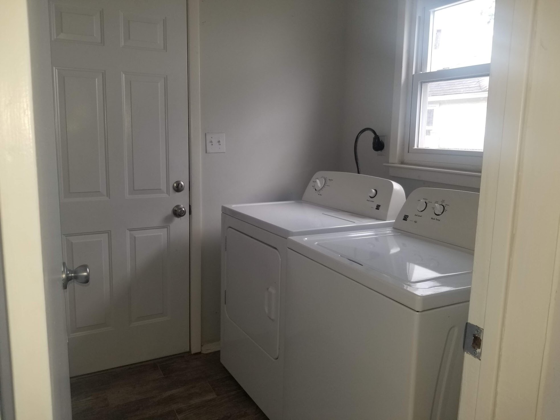 Laundry Room - 456 Lincoln Blvd