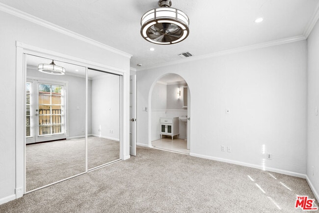 Building Photo - 916 N Alfred St