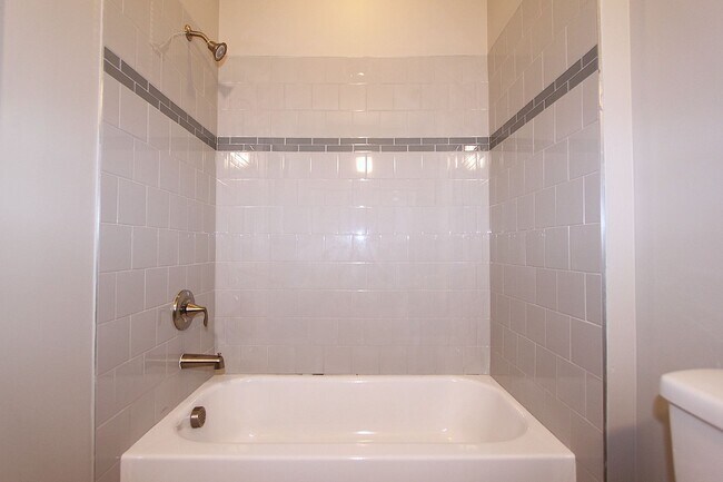 Building Photo - Modern Style Home in Downtown Durham!