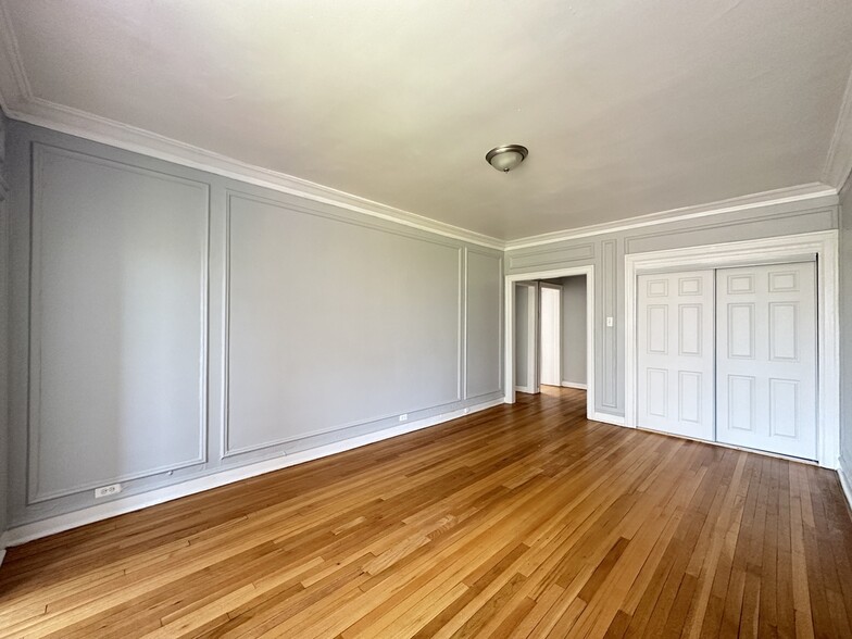 Building Photo - 1361 W Estes Ave