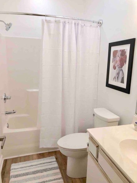 Building Photo - 1294 River Oaks Dr