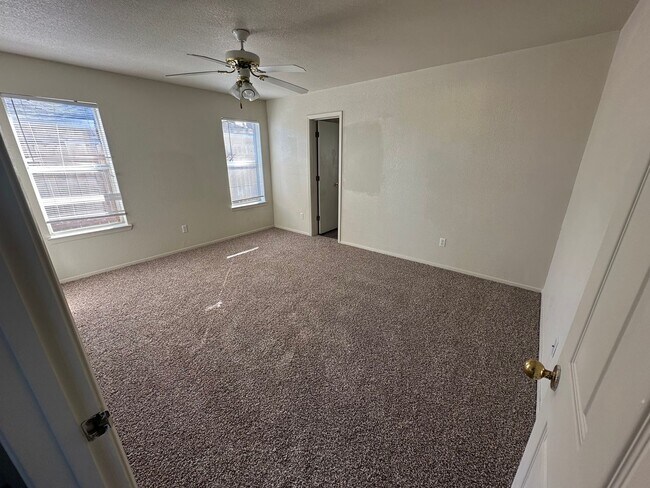 Building Photo - AVAILABLE NOW! - 2 WEEKS FREE!