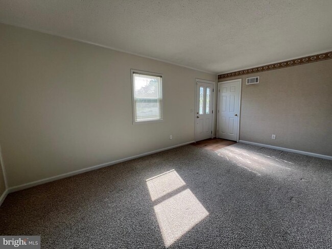 Building Photo - 5626 Tremont Dr