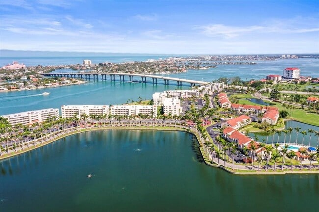 Building Photo - 5901 Bahia Del Mar Cir N