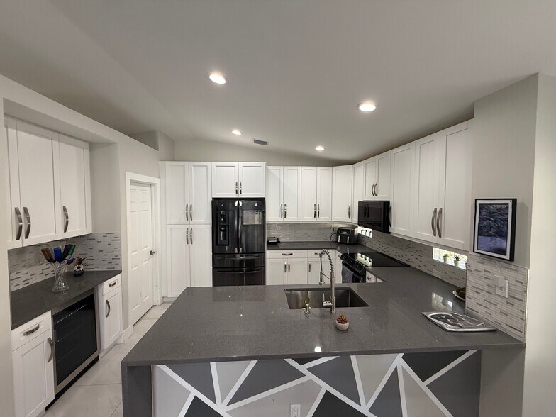 Building Photo - 5527 NW 125th Ter