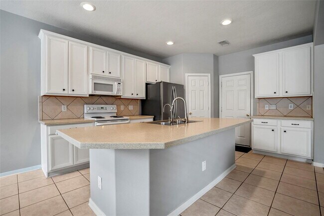 Building Photo - 23 E Burberry Cir