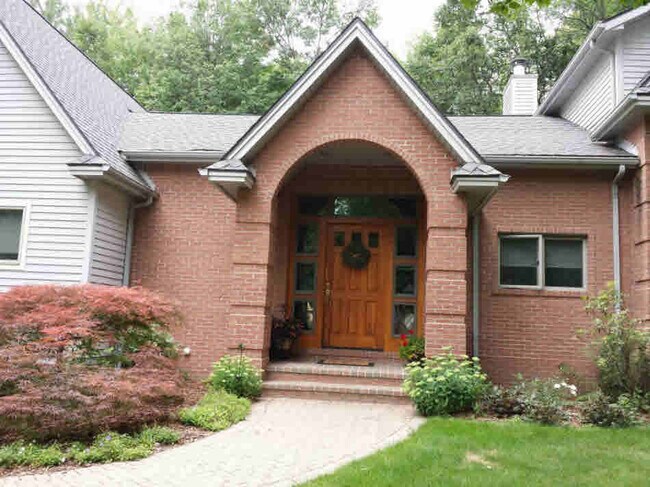 Building Photo - 6003 Woodview Pass