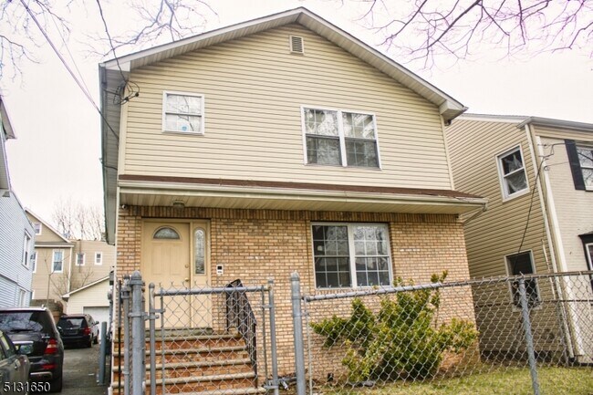 Primary Photo - 183 Chancellor Ave