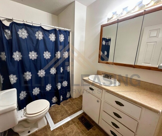 Building Photo - 2800 SE Michigan Ave