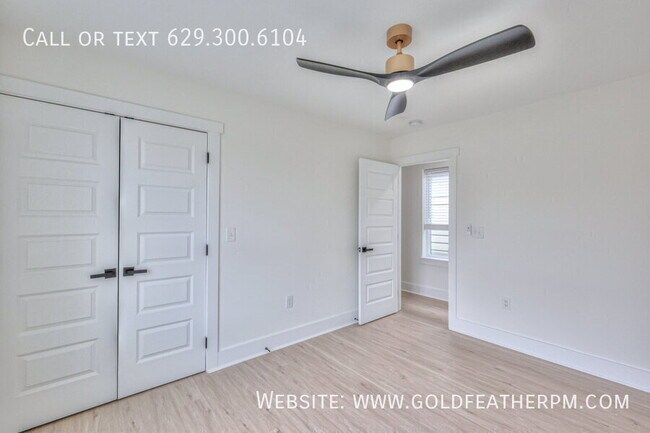 Building Photo - 402 E Trinity Ln