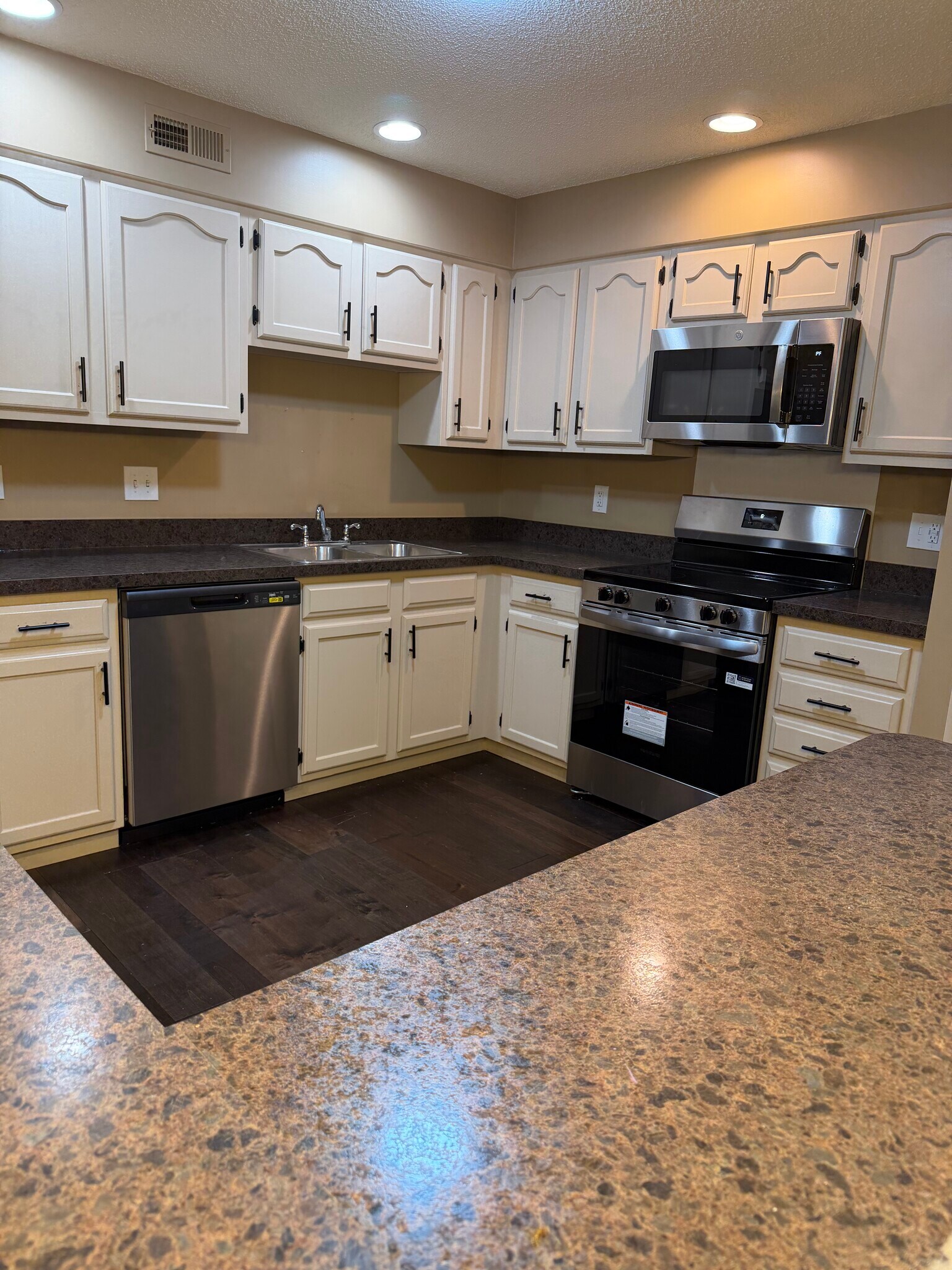 Building Photo - 698 Trailcrest Ct