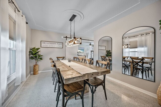 Building Photo - 366 W Osceola Ln