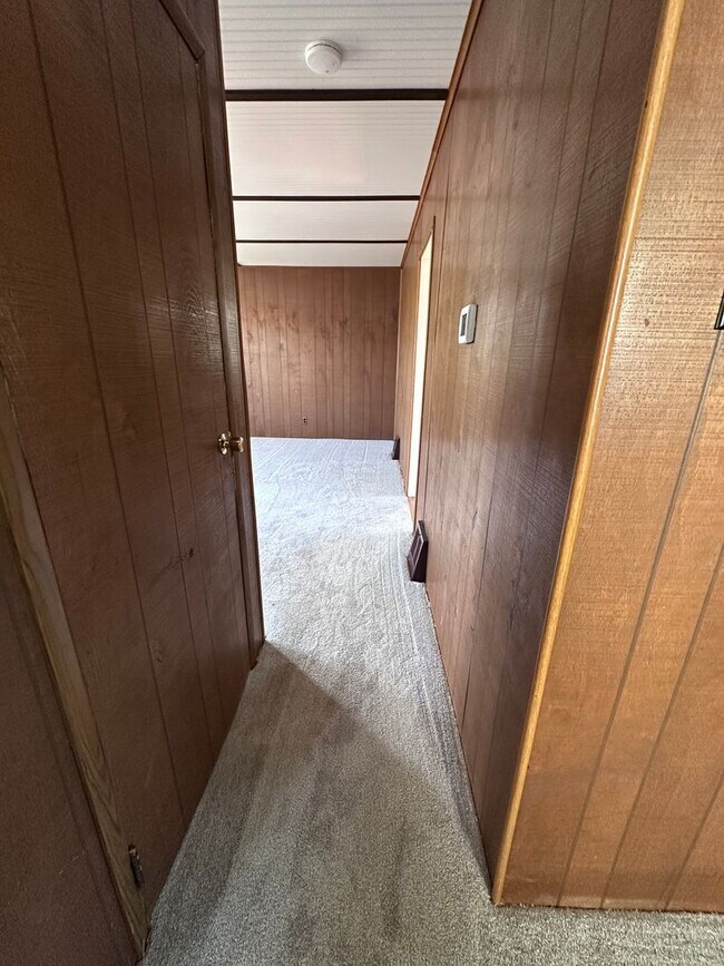 Building Photo - Cape Cod in Middletown 4 bedroom