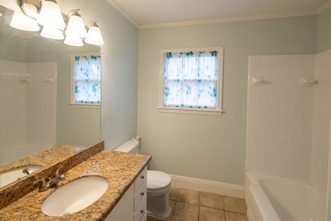 Building Photo - 3 Bedroom Rental in Midtown Tyler!