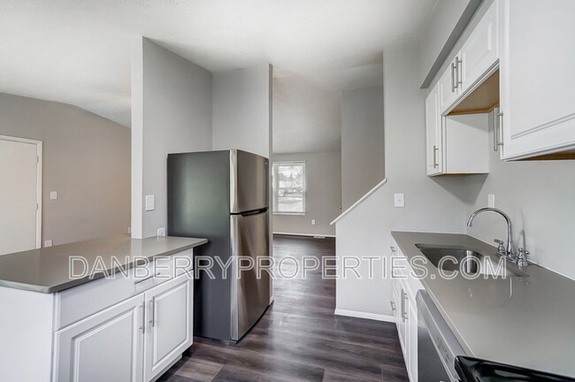 Building Photo - 3539 Turret Green Dr