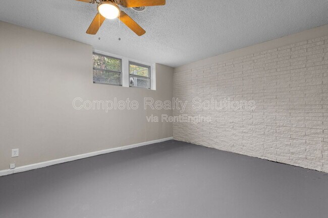 Building Photo - 1821 Korando Ave