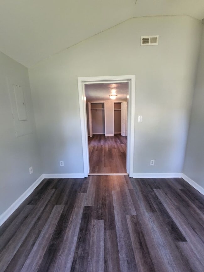 Building Photo - ($300 OFF 2nd Month Rent) Newly Updated Spacious Three Bedroom with Bonus room- Single Family Nea...