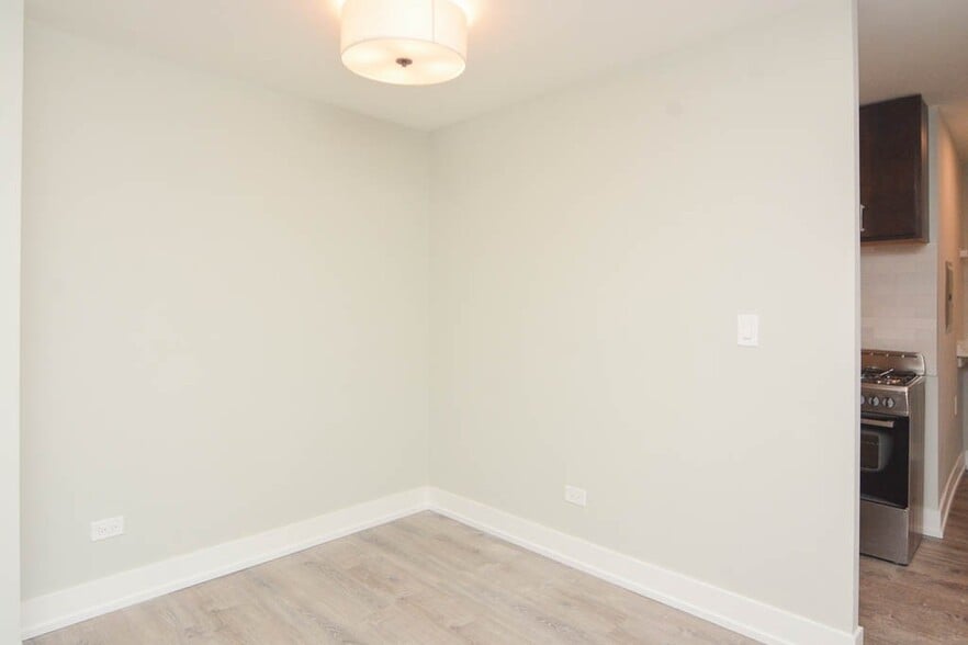 Building Photo - 450 W Barry