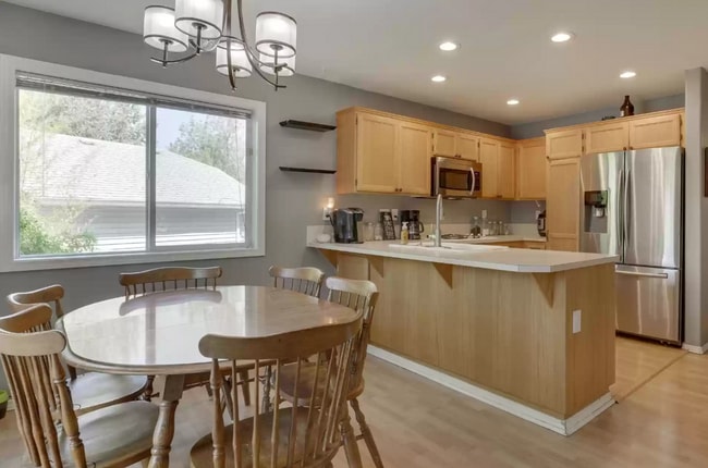 Building Photo - Lovely 3 bedroom Home in Pioneer Place!