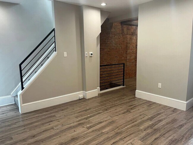 Primary Photo - 18 W Liberty St