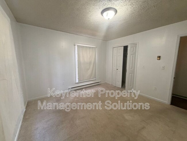 Building Photo - 907 Ladd Rd