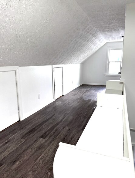 Building Photo - 1011 Highland Park Dr