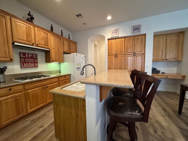 Building Photo - 4 BR Laughlin Ranch Golf Estate Utilities included, Fully furnished on Bullhead Parkway