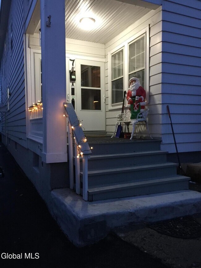 Building Photo - 7 Edison Ave