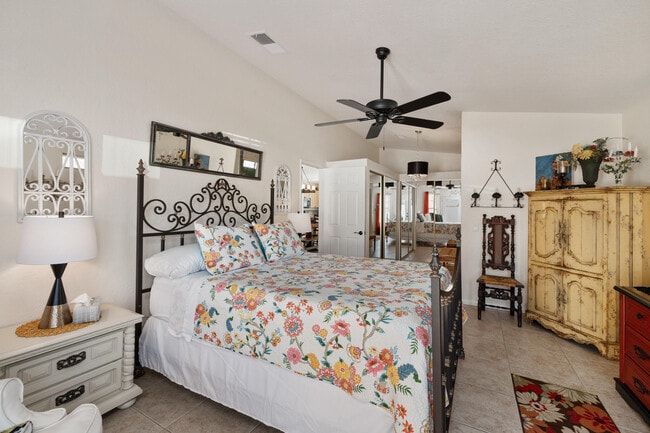 Building Photo - 53390 Avenida Navarro