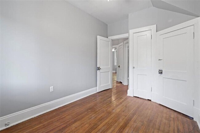 Building Photo - 2450 Starkamp St