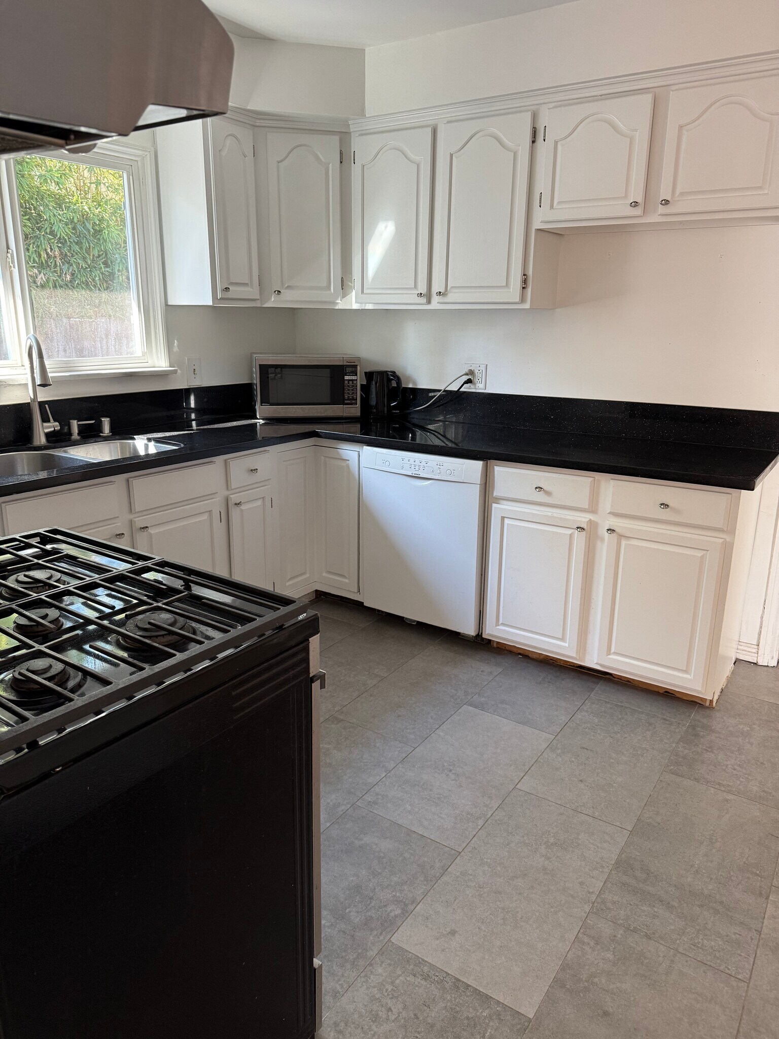 Kitchen - 1221 S Curson Ave