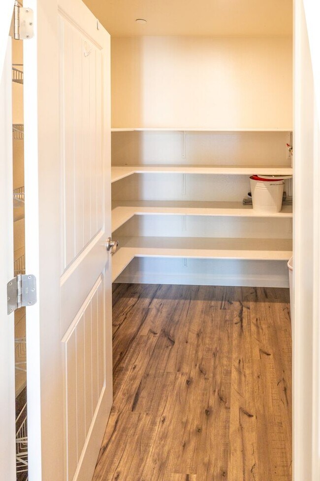 Building Photo - Beautiful two bedroom on Communication Hil...