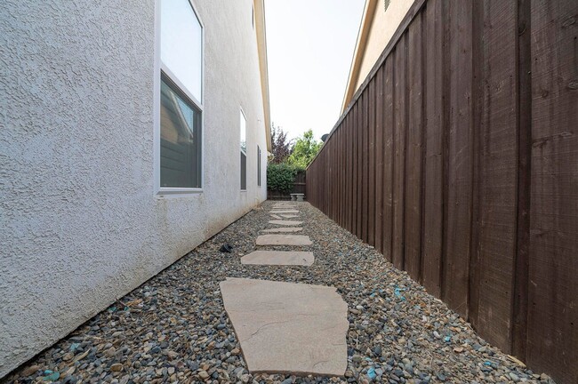 Building Photo - 3340 W Sady Ct