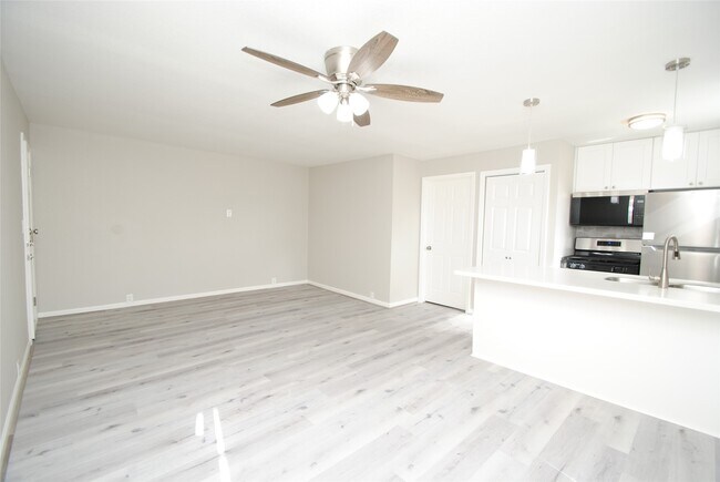 Building Photo - 2515 Yoakum Blvd