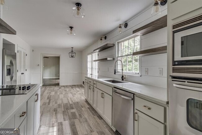 Building Photo - 4243 McClatchey Cir NE