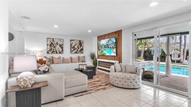 Building Photo - 1715 NE 40th St