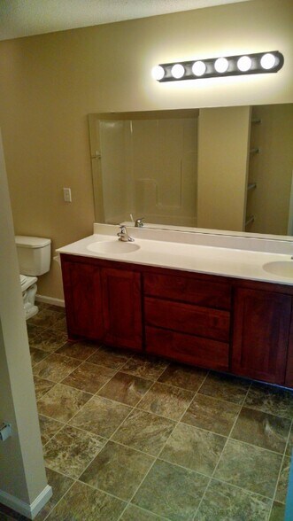 Building Photo - 6788 Gingham Ct