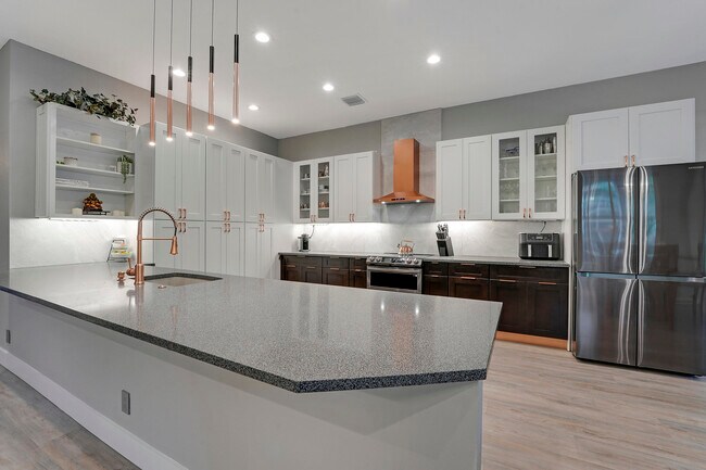 Building Photo - 127 Via Castilla