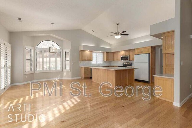 Building Photo - 545 S Valley View Dr