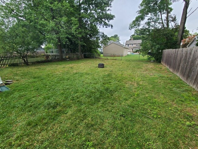 Building Photo - 3 Bedroom Single Family
