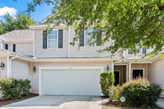 Building Photo - 1020 Fairway Ln