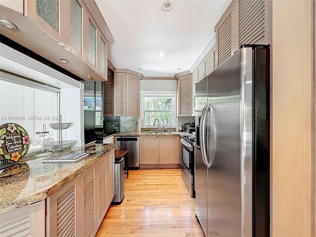 Building Photo - 1419 NE 4th Ct