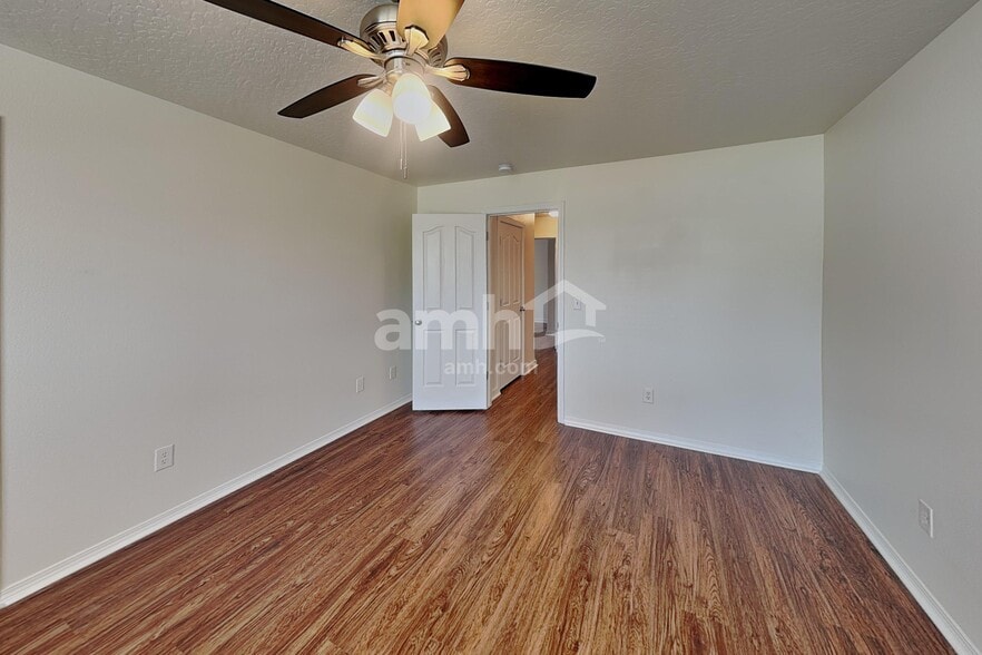 Building Photo - 40 N Amanda Dr